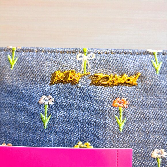 Betsey Johnson Blue Denim Boxed ZA Flower Embroidered Wallet NWT - Picture 3 of 11